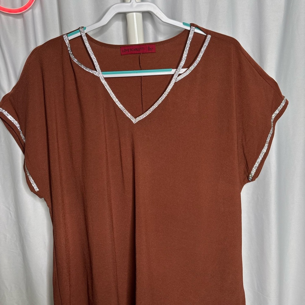 Scarlett Brown V-Neck Blouse with White Accents